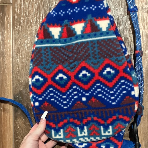 Kavu Tribal Print Sling Bag in Blue and Red🍃🍃🍃💕💕💕❤️❤️❤️ - Picture 3 of 6